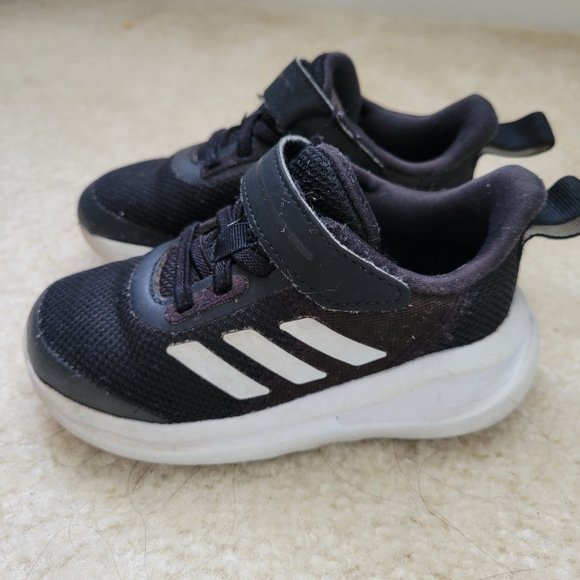 Lot of Nike light jacket and Adidas shoes - Picture 5 of 11